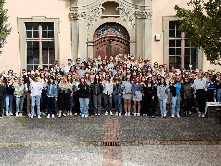 Gruppenfoto von Studierenden des ersten Semesters