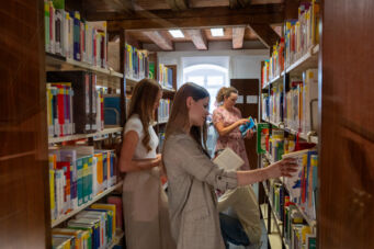 Hochschulbibliothek (3) Hochschulbibliothek (3)