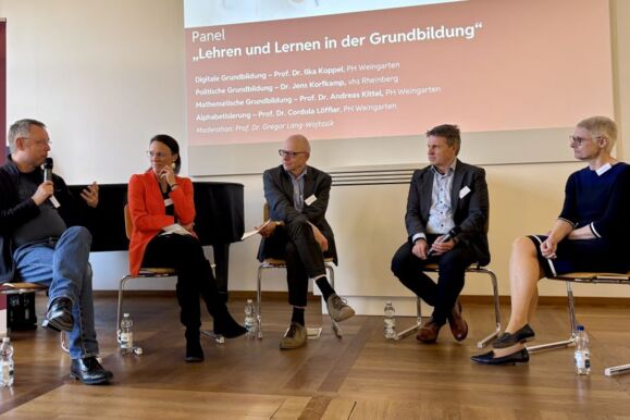 Tagung PH Weingarten 10 Jahre Handbuch zur Alphabetisierung und Grundbildung Erwachsener Tagung PH Weingarten 10 Jahre Handbuch zur Alphabetisierung und Grundbildung Erwachsener